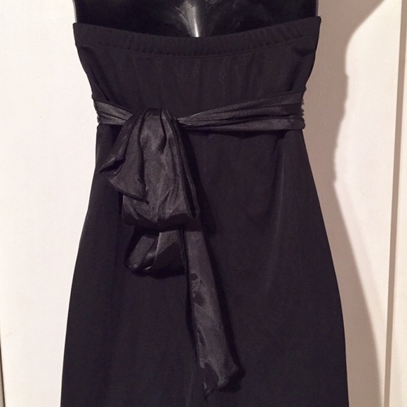 🛍Black & White Strapless Shift Dress🛍 - Picture 4 of 5